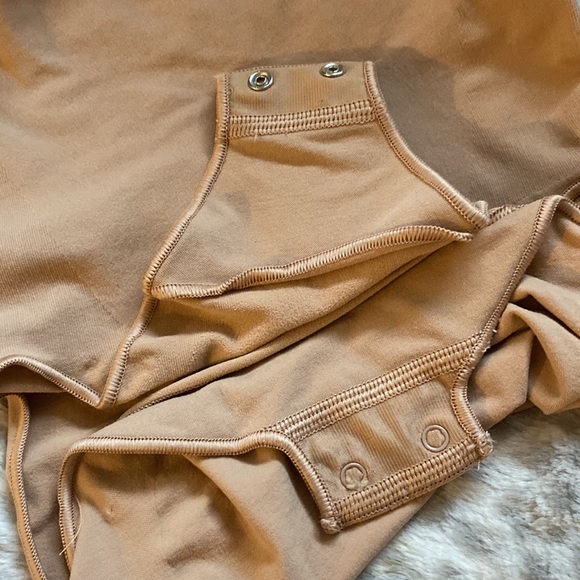 Skims Sculpting Bodysuit - Picture 5 of 5